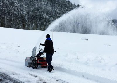 clearing-snow-with-the-snow-thrower